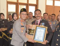 AKBP Wimboko, SIK Pimpin Upacara Pelepasan Purna Bhakti Anggota Polres Bondowoso