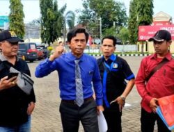 Lukman Hakim SH Labrak Mapolres Situbondo Pertanyakan Kinerja Penyidik