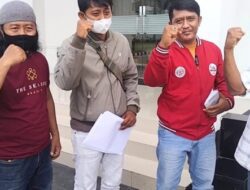 Diduga Pakai Uang Rakyat, Kades Peleyan Dilaporkan ke Kejari Situbondo 