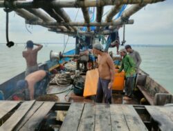 Ditpolairud Polda Jatim Amankan 8 Perahu dan ABK yang Diduga Lakukan Illegal Fishing