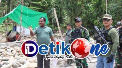 Bupati Nduga Ajak Dansatgas Yonif Raider 514 Kostrad Tinjau Rencana Lokasi Pos TNI