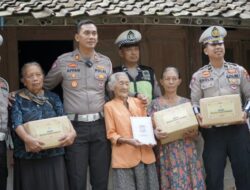 Polisi Peduli, Polres Ponorogo Berbagi Sembako Untuk Warga Kurang Mampu
