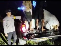 Polres Ngawi Bersama TNI Bantu Evakuasi Warga Terdampak Banjir