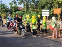 Memasuki Hari Ketiga Ramadhan, Perhutani Bondowoso Berbagi Takjil Kepada Pengguna Jalan