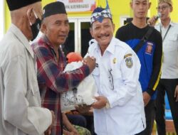 Bupati Situbondo Bagikan Ribuan Bantuan Kepada Abang Tukang Becak 
