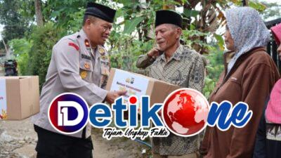Polres Trenggalek Laksanakan Patroli Wilayah Sambil Berbagi Sembako