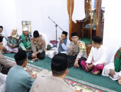 Kegiatan Jumat Curhat, Polres Situbondo Berikan Pengobatan Gratis di Desa Trebungan