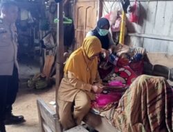 Polisi RW Polsek Kendit Bantu Seorang Ibu Alami Pendarahan Pasca Melahirkan