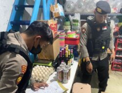 Razia Pekat, Samapta Polres Situbondo Amankan Puluhan Botol Minuman Keras