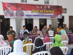Polres Bondowoso Gelar Giat Jumat Curhat dan Bansos di Desa Selolembu