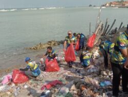 Hari Laut Sedunia 2023, Syahbandar Sapudi Laksanakan Kegiatan Bersih Laut