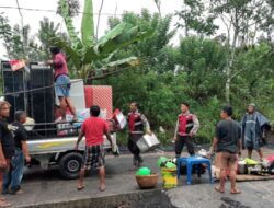 Polres Lumajang Terjunkan Personel Bantu Evakuasi Korban Bencana Banjir Lahar Dingin Gunung Semeru