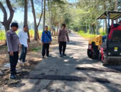 Cegah Balap Liar, Posisi Bersama Dinas PU Situbondo Pasang Marka Kejut di Jalan Desa Banongan