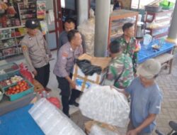 Polsek Sumbermalang Situbondo Gandeng TNI Amankan Ratusan Botol Arak