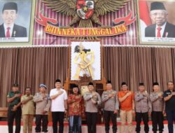 Sampaikan Pesan Pemilu Damai, Kapolres Tulungagung Rangkul Toga dan Tomas