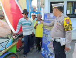 Satlantas Polres Situbondo Sebar Brosur, Ajak Warga Tertib Berlalulintas