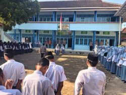 Kapolsek Prenduan Pimpin Upacara Bendera di MA Annajjah