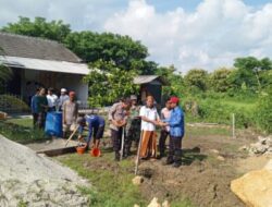 Forkopimka Raas Letakkan Batu Pertama Pembangunan Musholla An-Naja di Polsek Raas