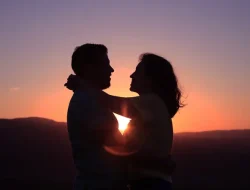 Cinta Seorang Pemuda Biasa Terhadap Gadis Sunda Yang Cantik Jelita