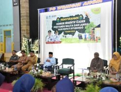 Bupati Situbondo dan Wabup Salurkan Insentif Rp.500 Ribu kepada Ribuan Kader Posyandu dan Lansia
