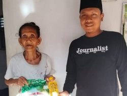 Dalam Rangka Hari Kemerdekaan RI ke-79, Asosiasi Wartawan Sapudi Bagikan Sembako Untuk Dhuafa