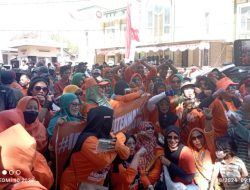 Ribuan Pendukung Kawal Rio dan Ulfi Daftar ke KPU Situbondo