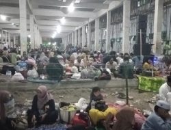 Puluhan Ribu Wali Santri dan Warga Ikuti Pengajian Umum Maulid Nabi di Ponpes Walisongo Mimbaan Situbondo