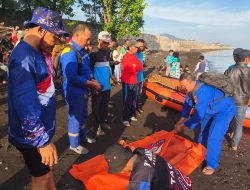 Satpolairud Polres Situbondo Temukan Jenasah Korban Tenggelam Saat Memancing