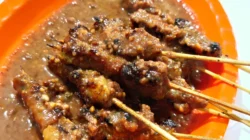 Sate Sapi Suruh Salatiga: Legenda Kuliner Berkuah Bening yang Selalu Diburu