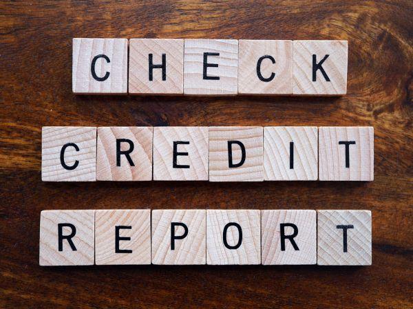 Ilustrasi check credit report untuk evaluasi riwayat kredit
