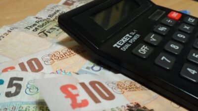 Cara Menghitung Total Biaya Pinjaman Online agar Cicilan Tidak Menjebak