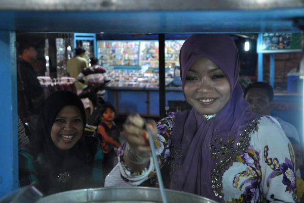 Suasana kuliner malam