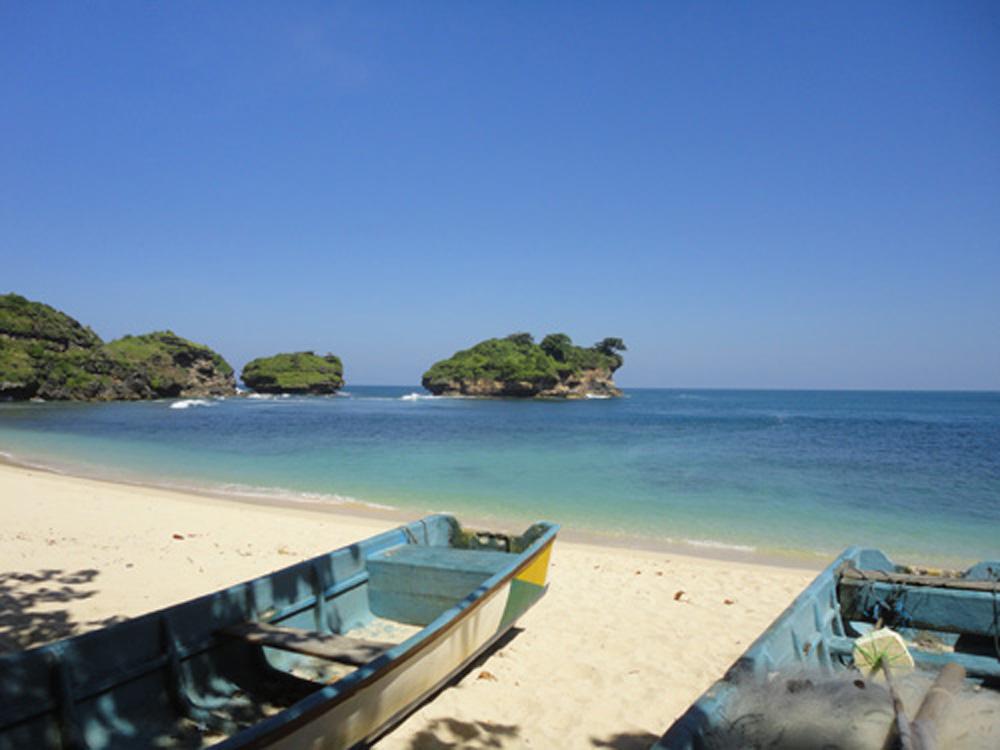 wisata pantai pacitan keluarga