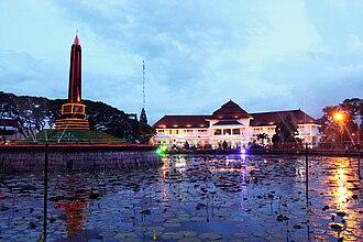 Ilustrasi Batu Malang - sumber Wikimedia Commons